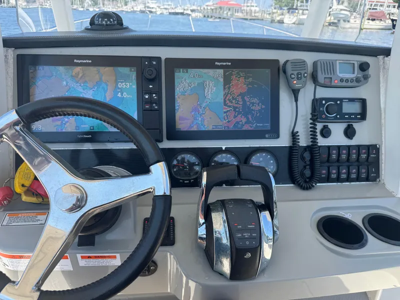 Slide: The Image of Boston Whaler 270 Dauntless 2014 - 15