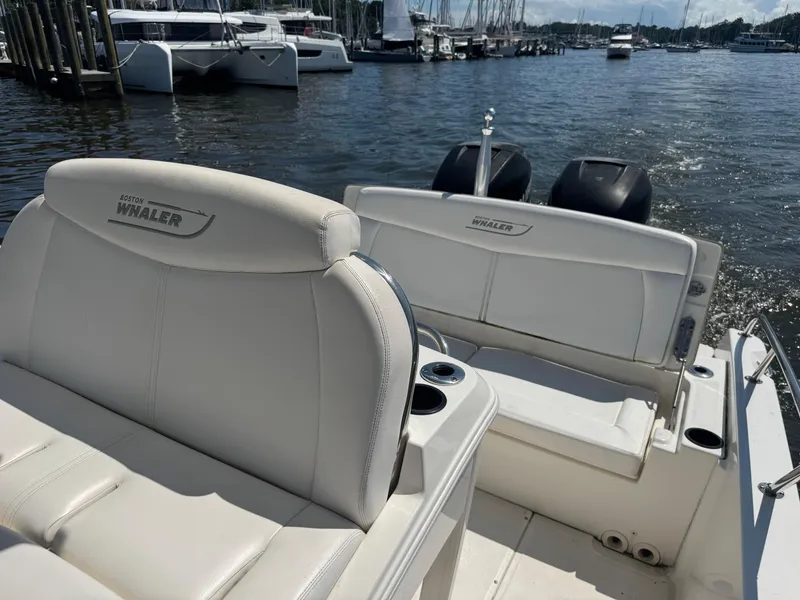 Slide: The Image of Boston Whaler 270 Dauntless 2014 - 4