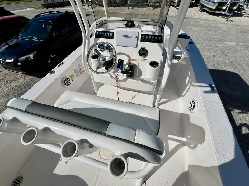 Slide: The Image of Robalo 206 Cayman 2024 - 11