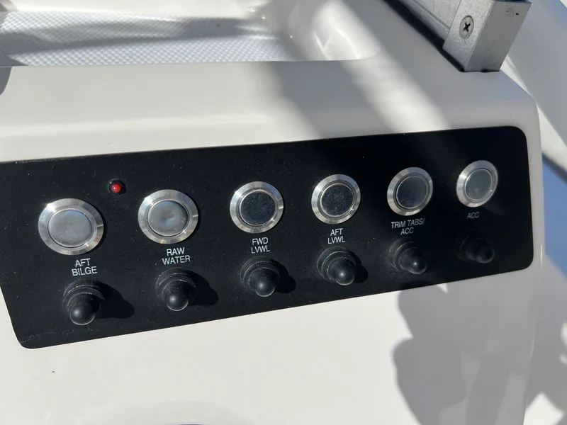 Slide: The Image of Robalo 206 Cayman 2024 - 13