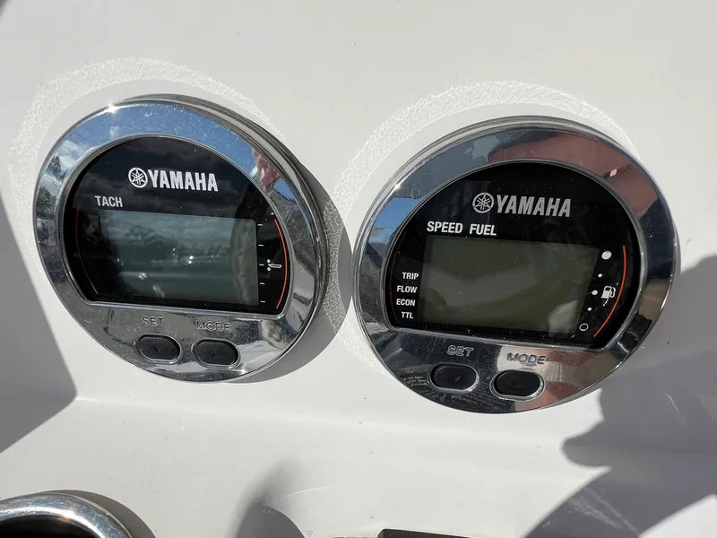 Slide: The Image of Robalo 206 Cayman 2024 - 16