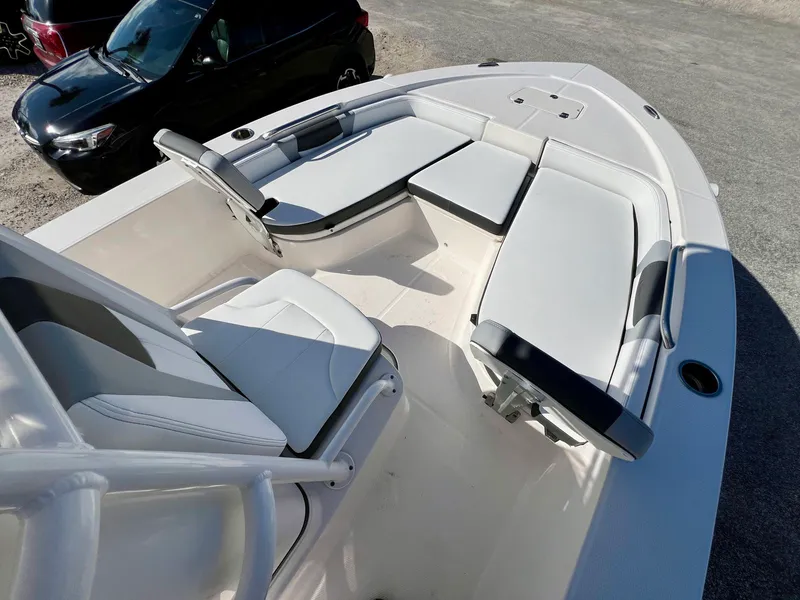 Slide: The Image of Robalo 206 Cayman 2024 - 17