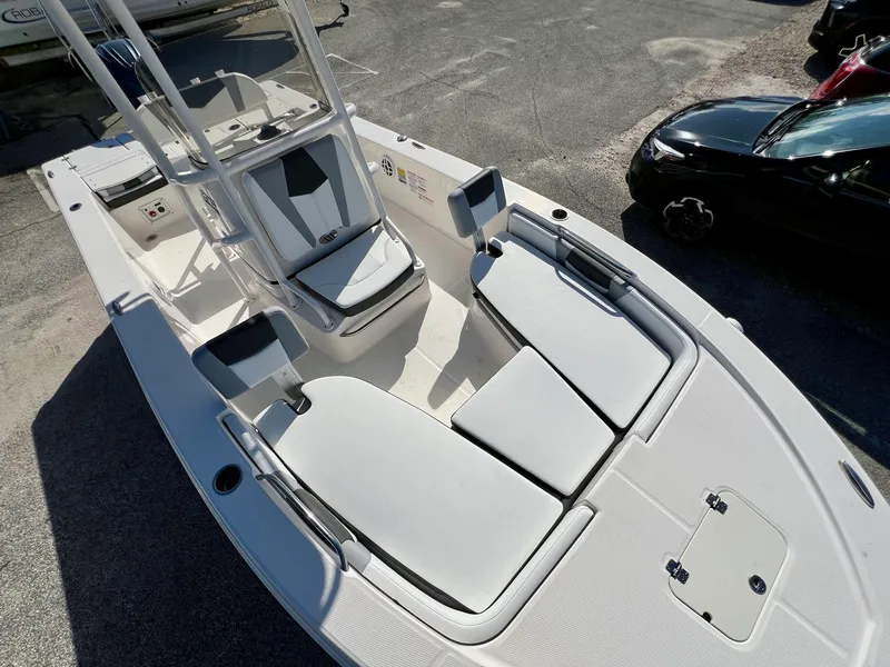 Slide: The Image of Robalo 206 Cayman 2024 - 19