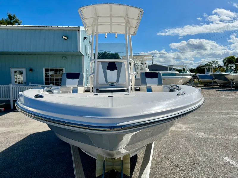 Slide: The Image of Robalo 206 Cayman 2024 - 2