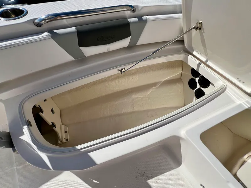 Slide: The Image of Robalo 206 Cayman 2024 - 20