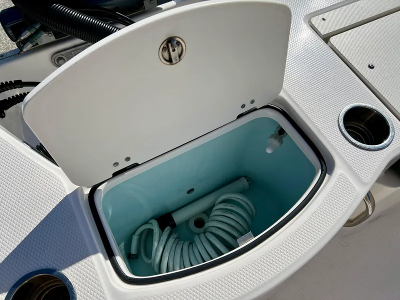 Slide: The Image of Robalo 206 Cayman 2024 - 24