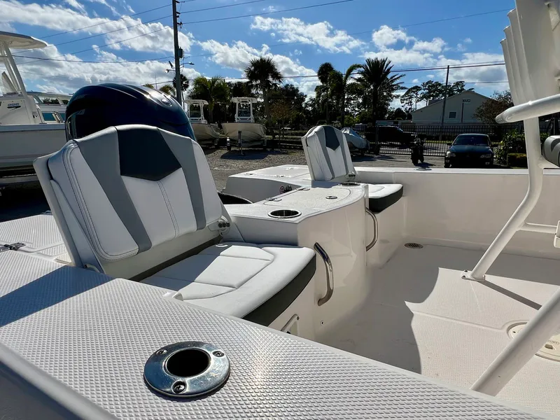 Slide: The Image of Robalo 206 Cayman 2024 - 9