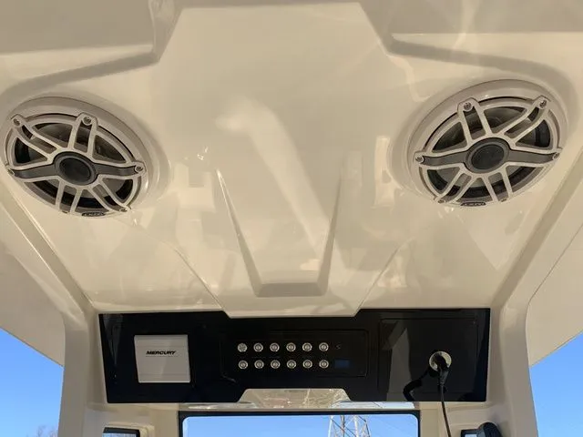 Slide: The Image of Scout 260LXF 2025 - 11