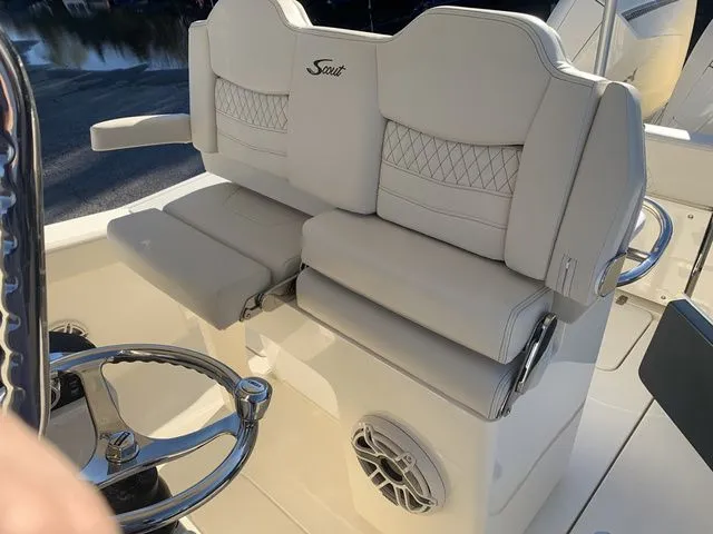 Slide: The Image of Scout 260LXF 2025 - 6