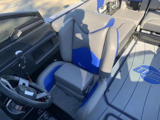 Slide: The Image of Malibu Wakesetter 23 LSV 2021 - 10