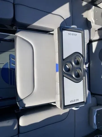 Slide: The Image of Malibu Wakesetter 23 LSV 2021 - 14