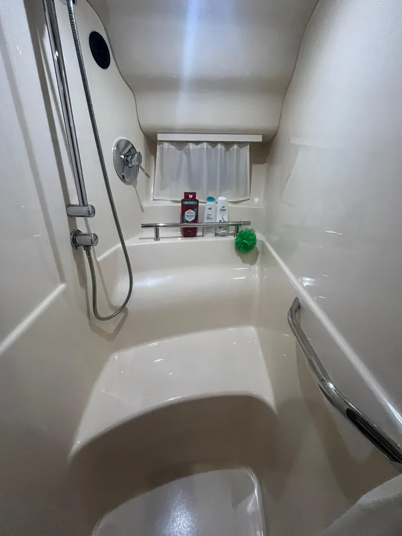 Slide: The Image of Sea Ray 40 Sundancer 2008 - 18