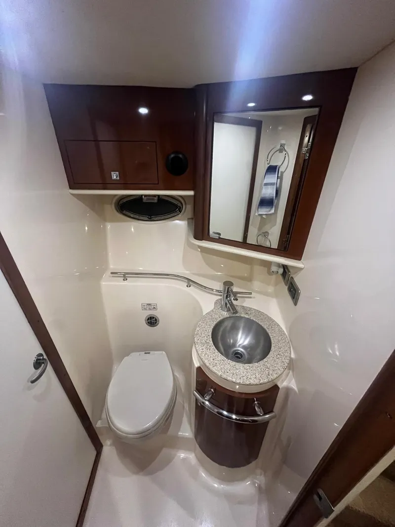 Slide: The Image of Sea Ray 40 Sundancer 2008 - 19