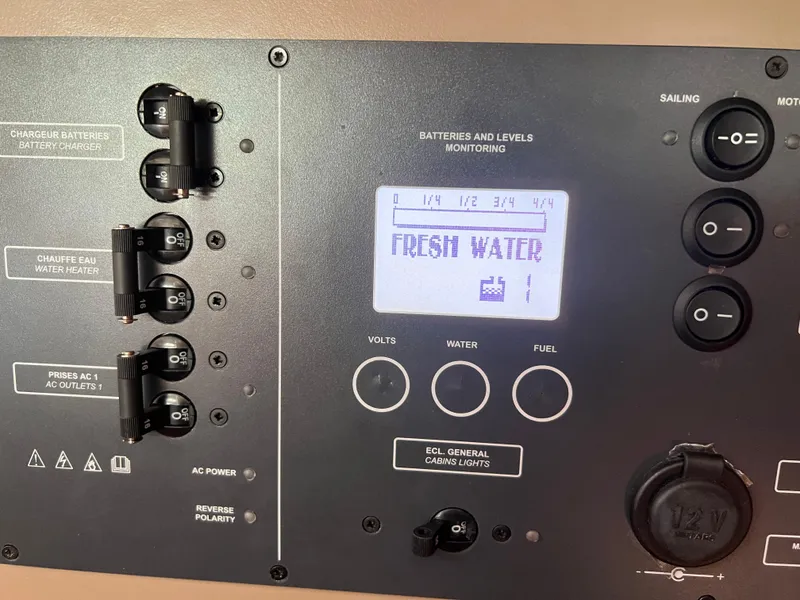 Slide: The Image of Control panel of a 2019 Beneteau Oceanis 35.1 yacht, displaying fresh water levels. - 20