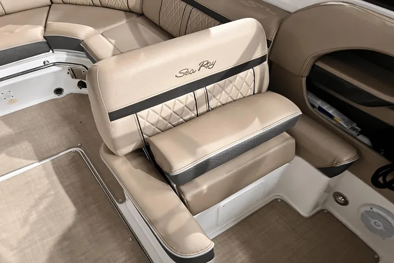 Slide: The Image of Sea Ray 250 SLX 2017 - 17