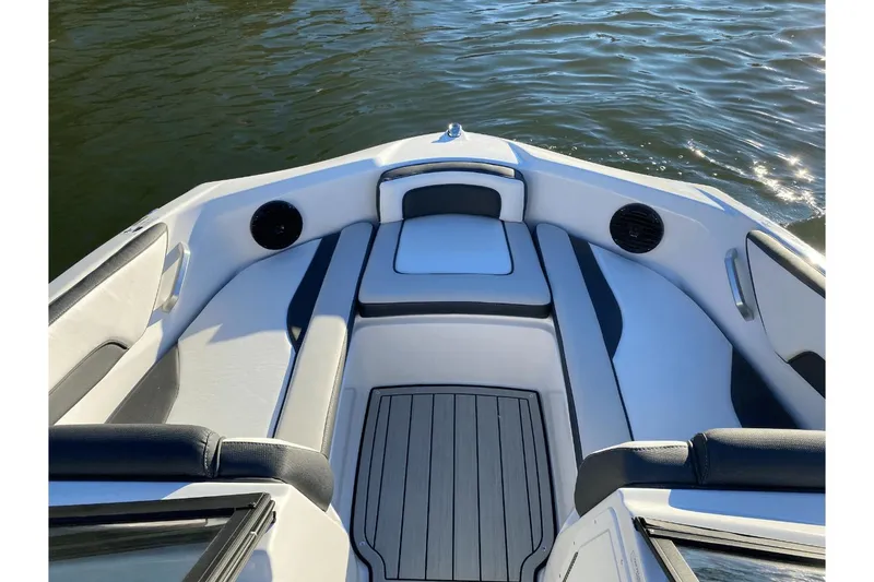 Slide: The Image of Yamaha 195S 2025 - 11