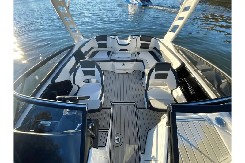 Slide: The Image of Yamaha 195S 2025 - 14