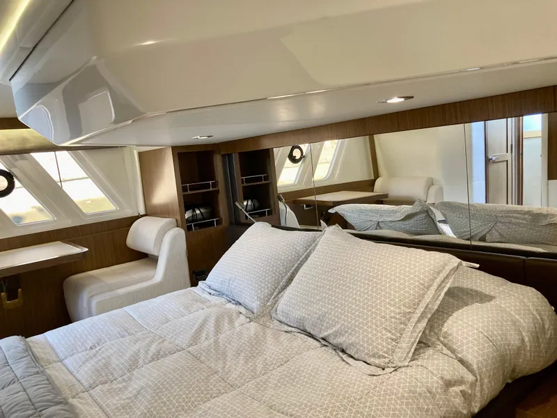 Slide: The Image of Sea Ray Fly 510 2018 - 109