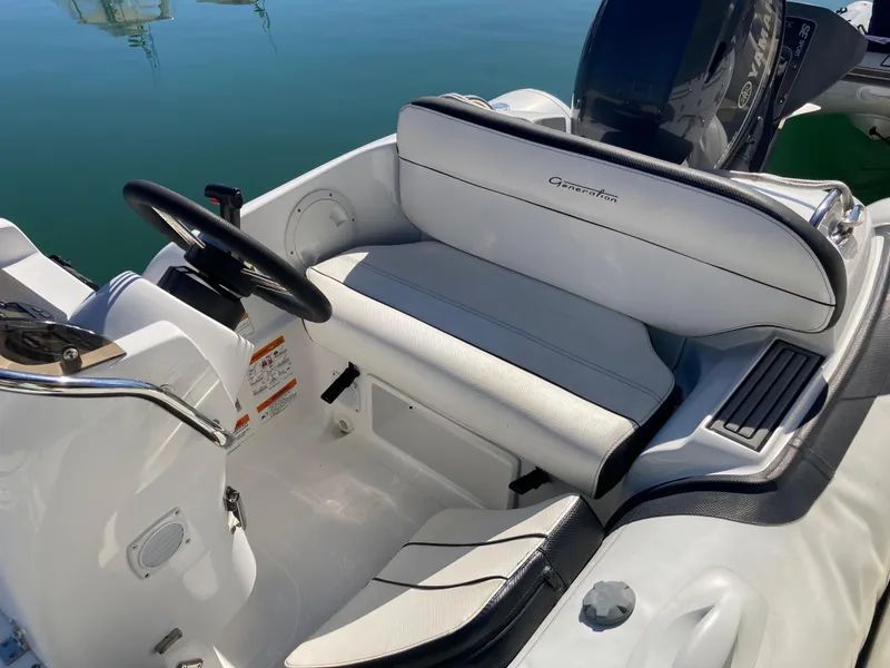 Slide: The Image of Sea Ray Fly 510 2018 - 126