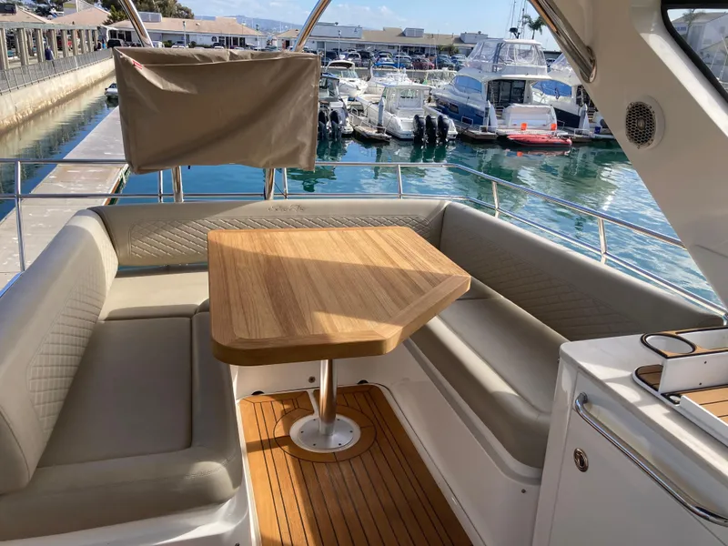 Slide: The Image of Sea Ray Fly 510 2018 - 58