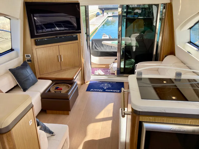 Slide: The Image of Sea Ray Fly 510 2018 - 68