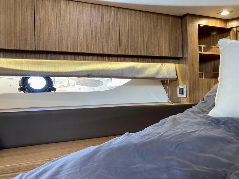 Slide: The Image of Sea Ray Fly 510 2018 - 95