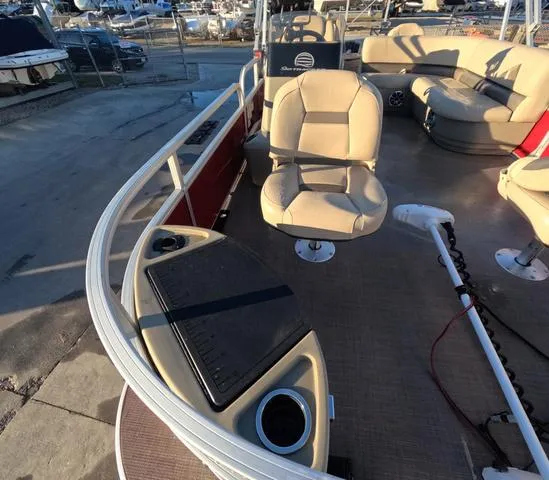 Slide: The Image of Sun Tracker Bass Buggy 18 DLX 2024 - 12