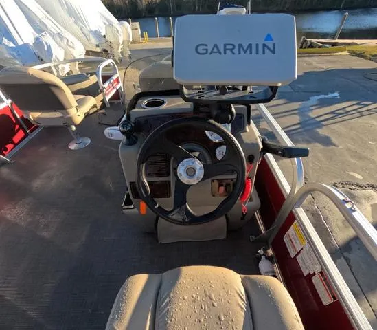 Slide: The Image of Sun Tracker Bass Buggy 18 DLX 2024 - 22