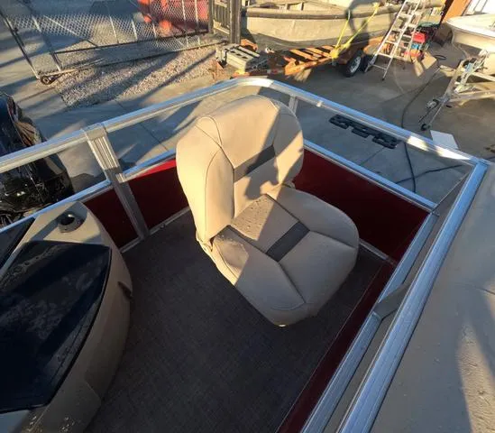 Slide: The Image of Sun Tracker Bass Buggy 18 DLX 2024 - 28