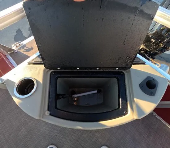 Slide: The Image of Sun Tracker Bass Buggy 18 DLX 2024 - 30