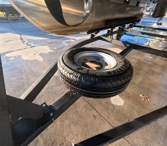 Slide: The Image of Sun Tracker Bass Buggy 18 DLX 2024 - 4