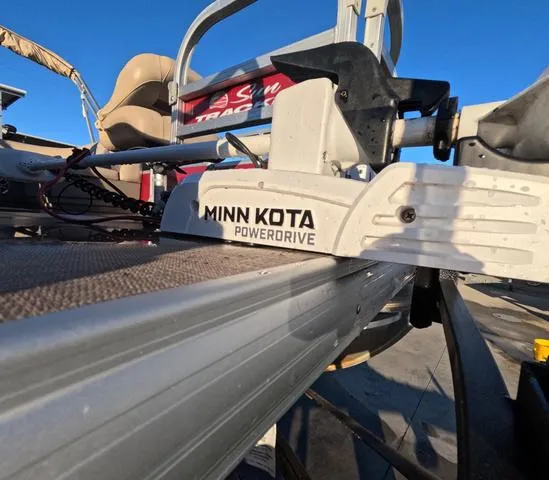 Slide: The Image of Sun Tracker Bass Buggy 18 DLX 2024 - 5