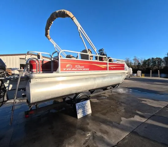 Slide: The Image of Sun Tracker Bass Buggy 18 DLX 2024 - 7