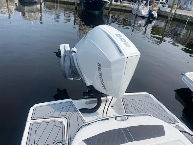 Slide: The Image of Monterey 255 SS 2022 - 8