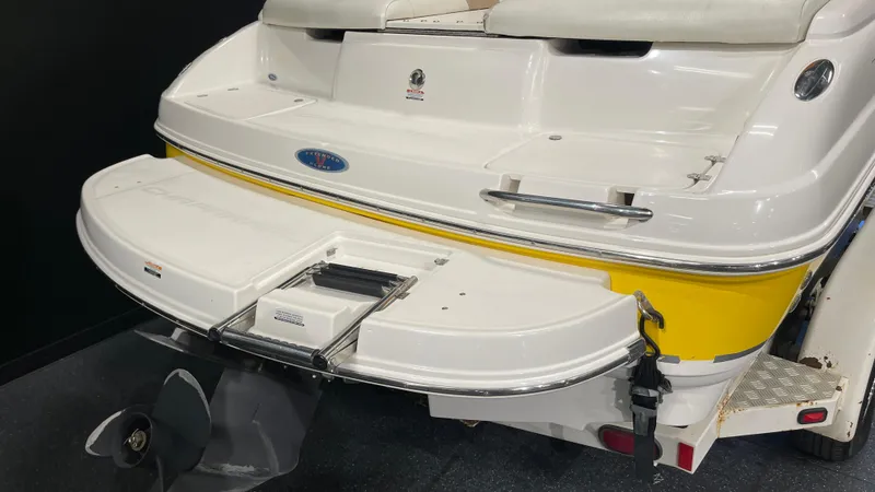 Slide: The Image of 2005 Chaparral 210 SSi boat stern with swim platform and ladder. - 13