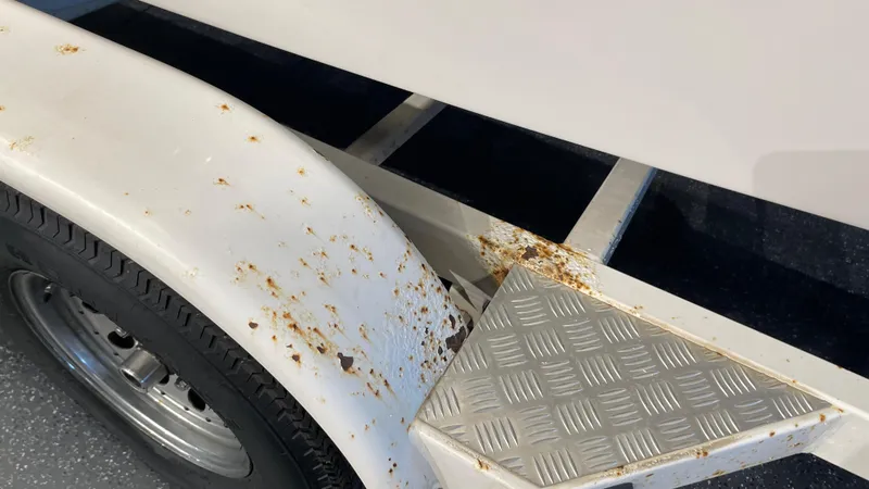 Slide: The Image of Rusty trailer fender of 2005 Chaparral 210 SSi boat. - 9