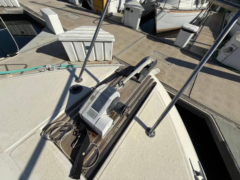 Slide: The Image of 1984 Sea Ray 390 Express Cruiser bow with anchor system at marina. - 10
