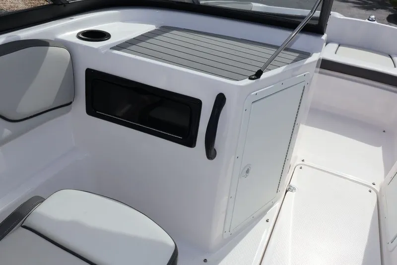 Slide: The Image of Yamaha SX190 2025 - 10