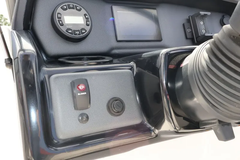 Slide: The Image of Yamaha SX190 2025 - 18