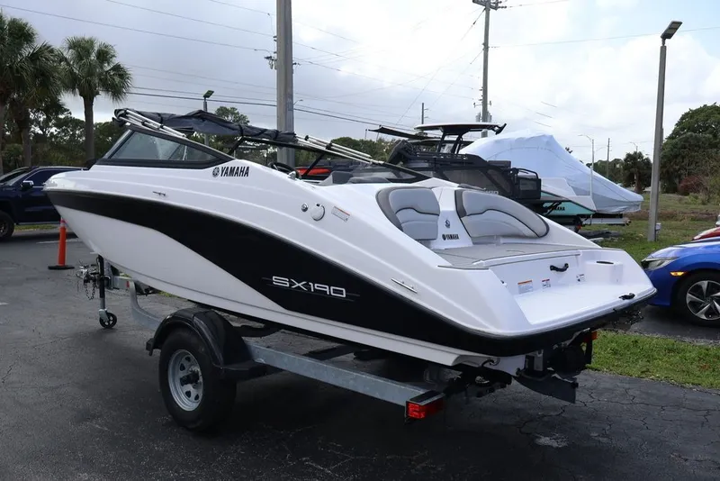 Slide: The Image of Yamaha SX190 2025 - 3