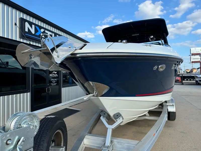 Slide: The Image of Sea Ray SLX 280 2020 - 12