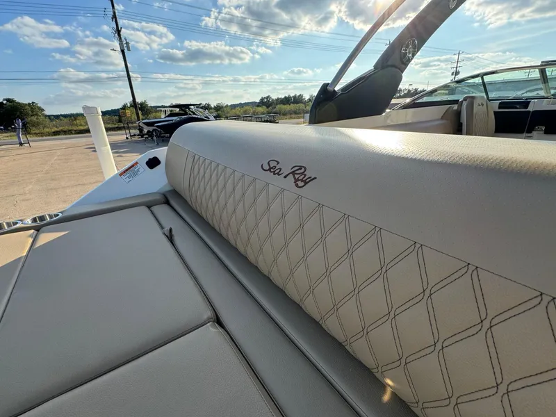 Slide: The Image of Sea Ray SLX 280 2020 - 16