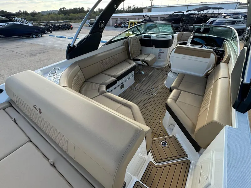 Slide: The Image of Sea Ray SLX 280 2020 - 17