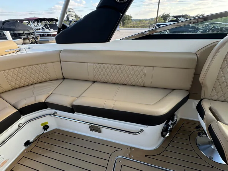 Slide: The Image of Sea Ray SLX 280 2020 - 20