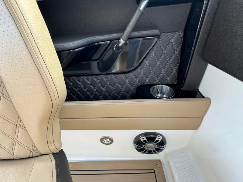 Slide: The Image of Sea Ray SLX 280 2020 - 22