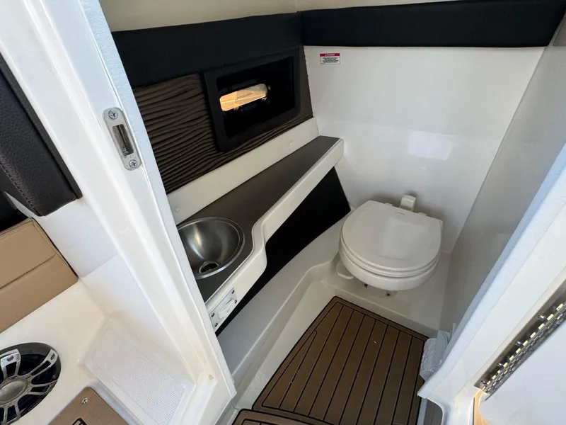 Slide: The Image of Sea Ray SLX 280 2020 - 25