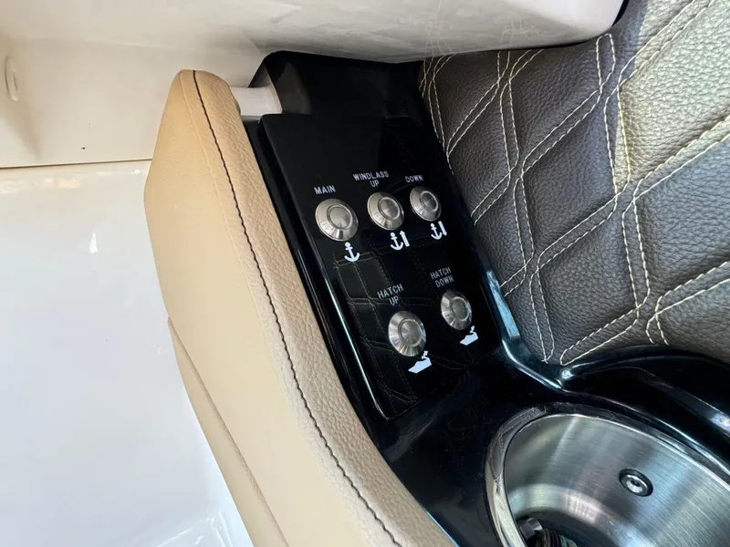 Slide: The Image of Sea Ray SLX 280 2020 - 31