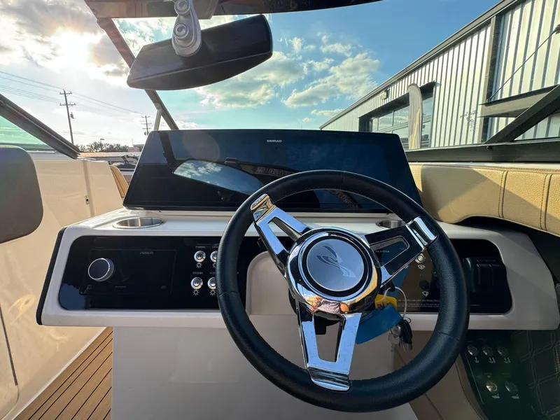 Slide: The Image of Sea Ray SLX 280 2020 - 32