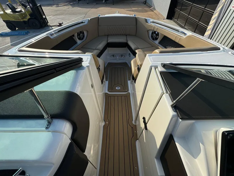 Slide: The Image of Sea Ray SLX 280 2020 - 33