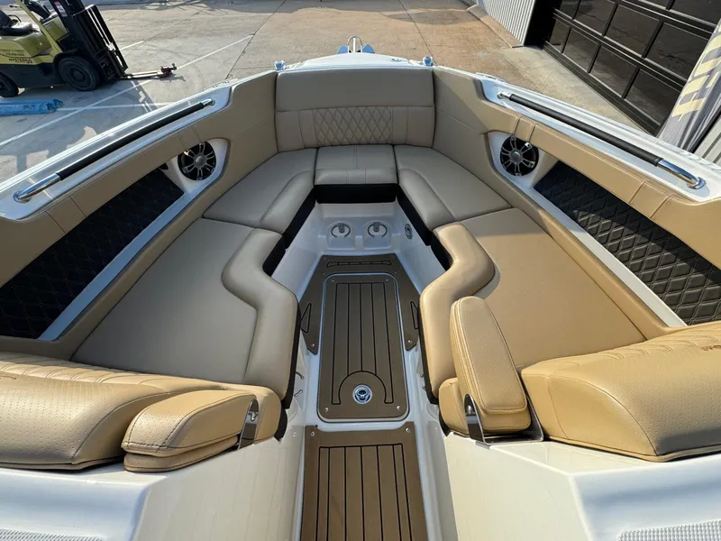 Slide: The Image of Sea Ray SLX 280 2020 - 35